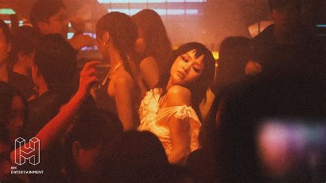 Điểm qua bài hát hot nhất tháng bạn replay bài nào nhiều nhất