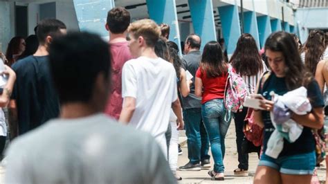 Como funcionará o Pé de Meia que dará R 2 mil ao ano a estudantes