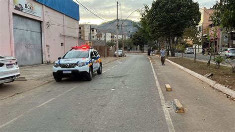 Rapaz é Morto A Tiros E Outro é Baleado Em Frente à Boate Em Caratinga