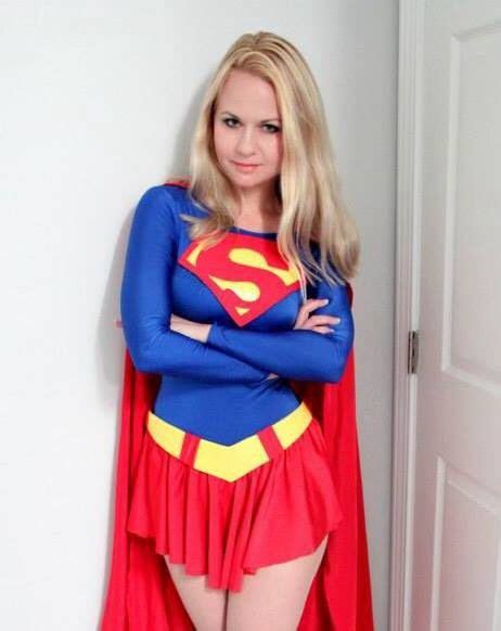 Alisa Kiss Supergirl