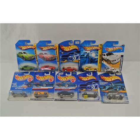 10 Hot Wheels Diecast Cars