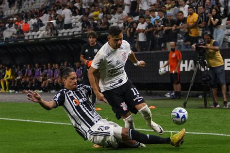 Corinthians Empata Com Atlético Mg E Permanece Próximo Da Zona De