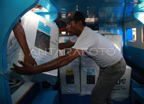 Distribusi Logistik Pemilu Ke Pulau Moti Antara Foto