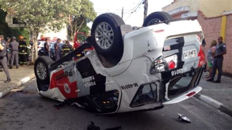 Viatura capota durante perseguição policial na Zona Leste de SP