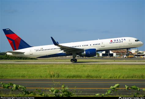 N Us Delta Air Lines Boeing Wl Photo By Juan Carlos Aponte