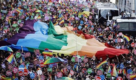 Meclis Yesine Lgbt Aktiviste Hakaretten Dava G Ndem Kulis Tv