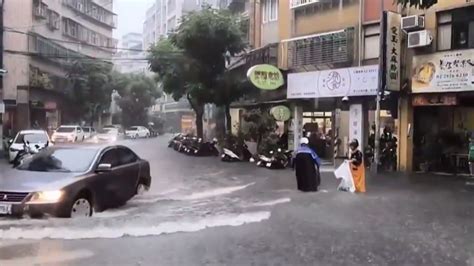 大雷雨轟雙北 新北永和、台北公館淹水「車開過像海浪」 天氣 太報 Taisounds