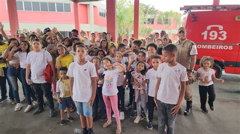 Bombeiros do Rio realizam atividades educativas crianças de projeto