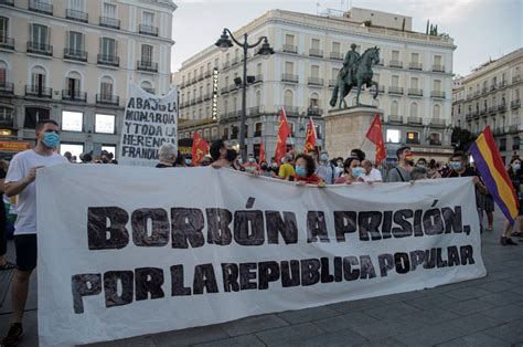 Protesters Call For End To Spanish Monarchy