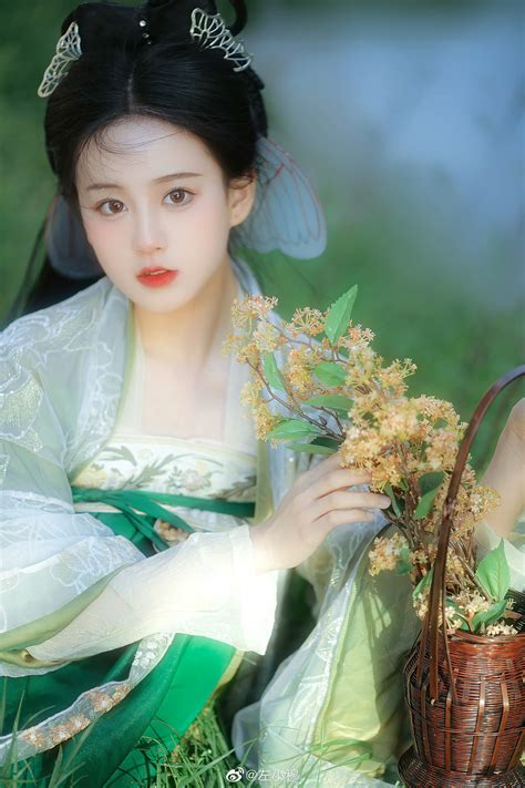 M N C Trang Chinese Traditional Clothes Traditional Outfits