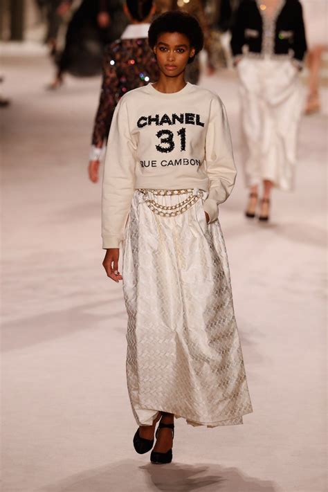 En fotos: así fue el desfile de Chanel que recreó el hogar de Coco ...