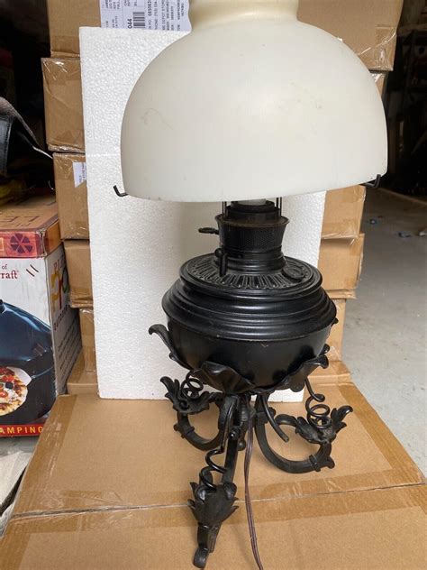 ANTIQUE VICTORIAN 1800s BRADLEY HUBBARD B H OIL LAMP LIGHT