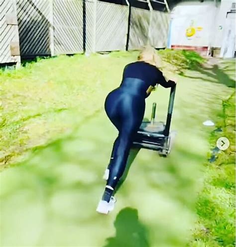 Carol Vorderman showcases pert rear in skintight bodysuit at the gym