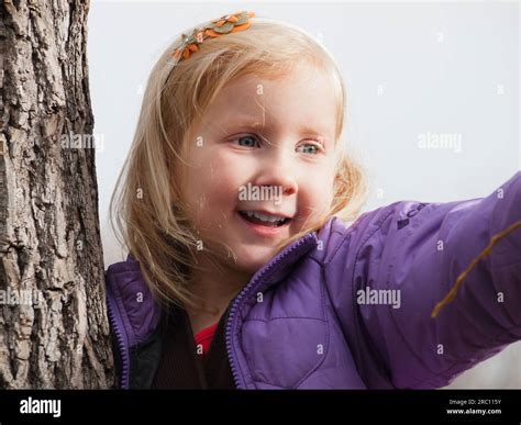 Little girl playing Stock Photo - Alamy