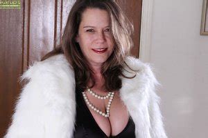 Hot Mature Undressing XXX Dessert