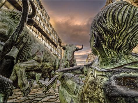 Encierro Entzierroa Monument Pamplona Spain Luc V De Zeeuw Flickr