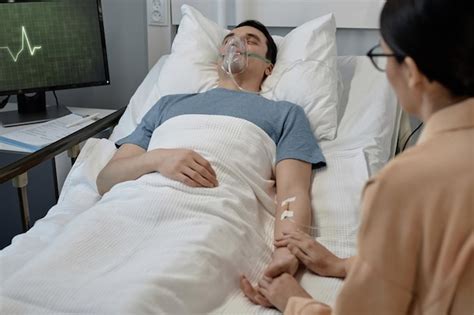 Premium Photo Woman Visiting Her Sick Husband In Hospital