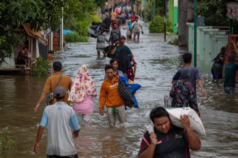 Potret Banjir Demak Yang Putuskan Jalur Pantura Kudus