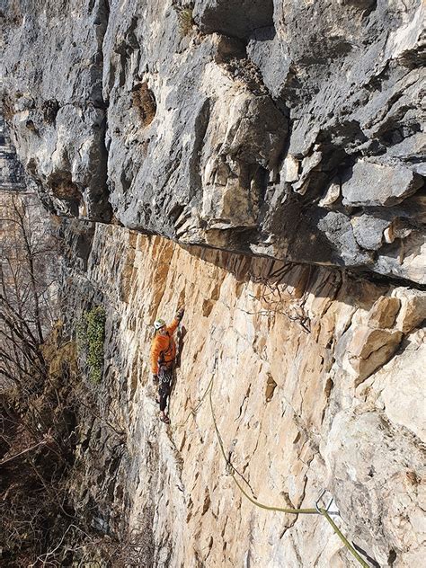 Il Mondo Parallelo Di Aki Monte Pubel Croce Di San Francesco