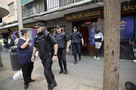 Son Gotleu La Policía Nacional sitia el barrio de Palma por riesgo a