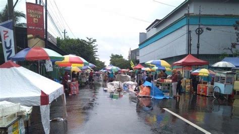 Hujan Deras Pedagang Di Car Free Day GOR Satria Purwokerto Kelimpungan