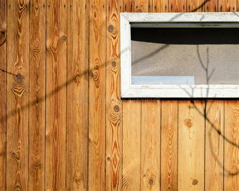 La Pared De Una Casa De Madera Vieja Hecha De Listones Verticales Finos