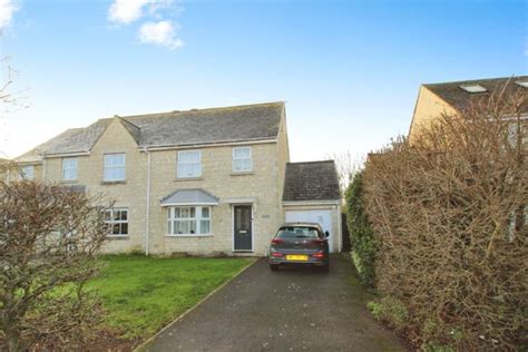 Stockham Close Cricklade Swindon Sn6 3 Bedroom Semi Detached House