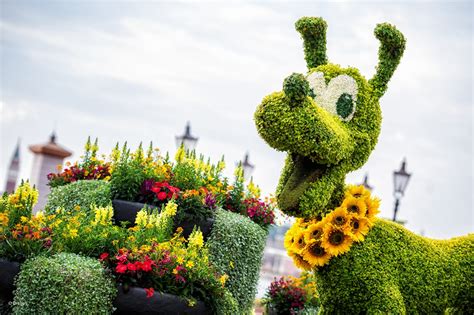 This Week in Disney Parks Photos: Disney Character Favorites in Flowers ...