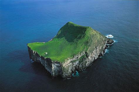 20 Of The Worlds Most Remote Homes Structures And Towns Amazing