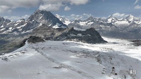 Cronaca Meteo Il Grande Caldo Anche Sulle Alpi Il Drone In Volo Al