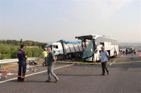 Autobus Udario Grom Pa Sleteo U Kanal Osmoro Mrtvih Video B