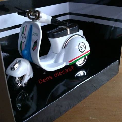 Jual Miniatur Vespa Scooter Putih Skala 18 Shopee Indonesia