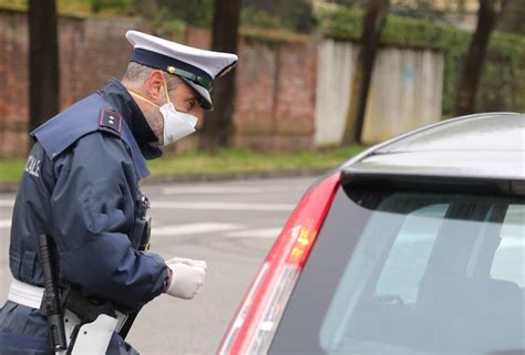 Bovisio Masciago Guidava Da Anni Senza Patente Fermato Dalla Locale