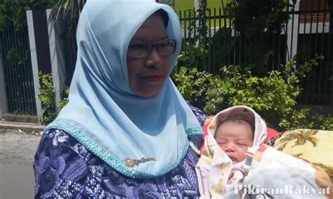 Bayi Dalam Kardus Ditemukan Di Tempat Sampah