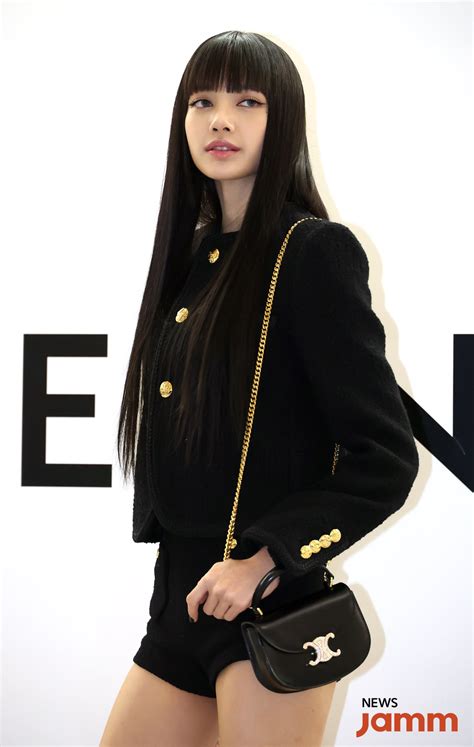 Lisa At The Celine Pop Up Store In Korea Pantip