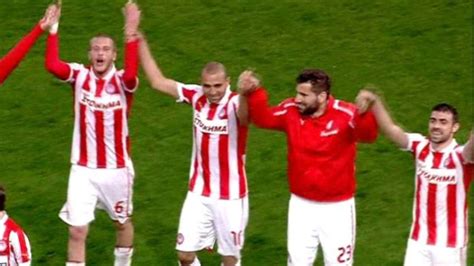 Olympiacos Faz A No Aek E Conquista Campeonato Grego