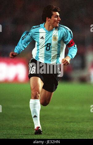 JAVIER ZANETTI ARGENTINA & INTER MILAN FC 04 July 1998 Stock Photo ...