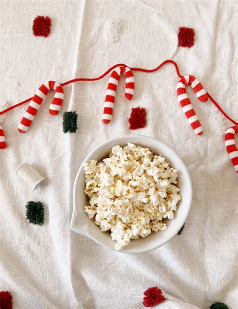 Make A Popcorn Garland For Your Christmas Tree Traditionallycozy