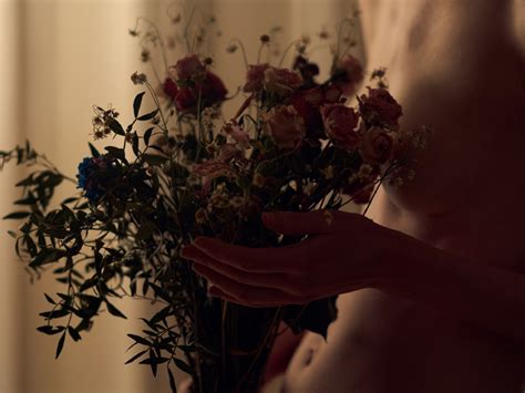 Naked Girl With Flowers Erotic Porn Wallpaper 1400x1050 Wallpaper