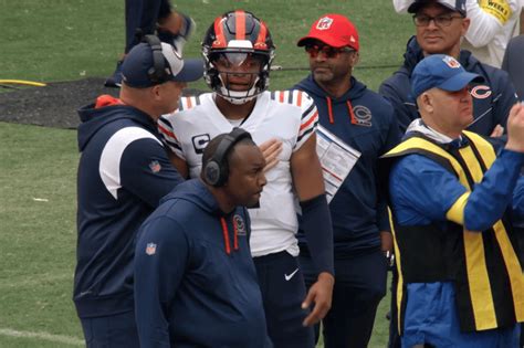 Video Shows Bears Coaches Masterfully Handling Justin Fields Struggles