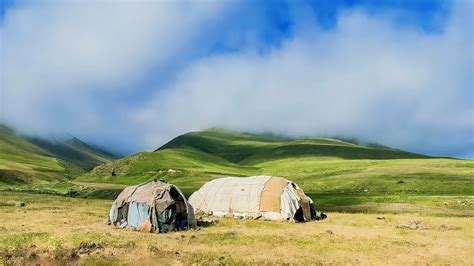 Iranian Nomadic Life The Migration Of The Nomads A Journey Between Two