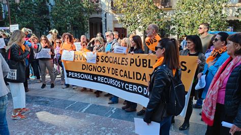 La Plantilla Del Área De Derechos Sociales De Granada Reivindica Una