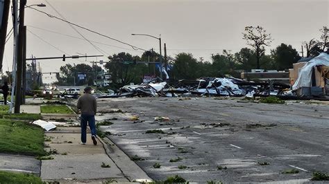 Deadly Arkansas tornadoes leave trail of damage behind