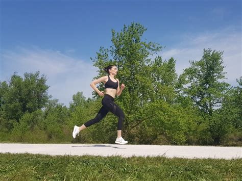 What Is Fartlek? (12 Creative Fartlek Training Examples)