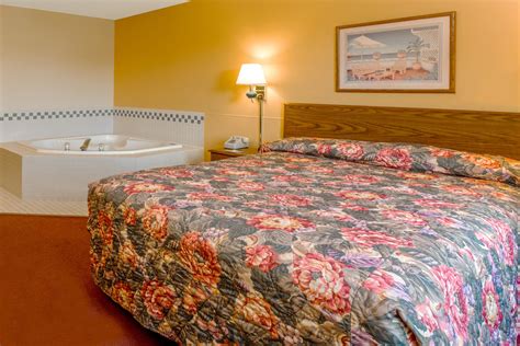 Super 8 by Wyndham Watertown WI | Watertown, WI Hotels