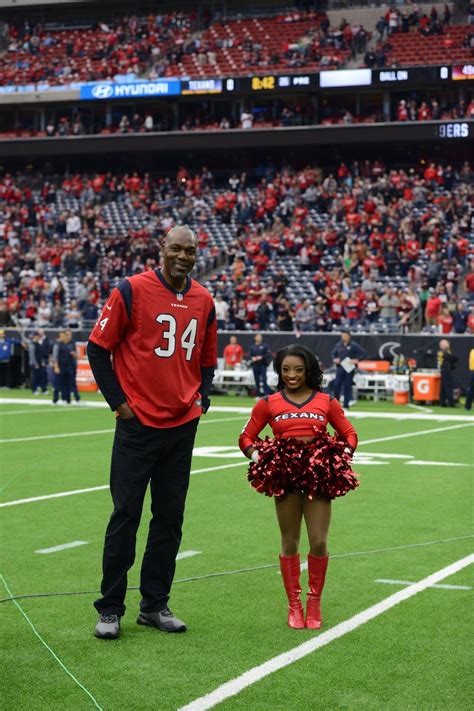 Simone Biles Height / Simone Biles Height Weight Shoe Size Body