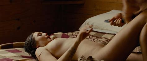 Elizabeth Olsen Nude Pics Page