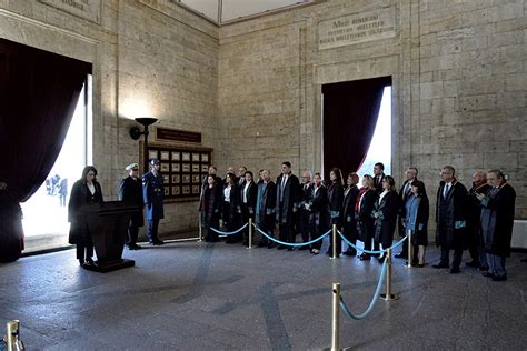 İstanbul Barosu Yönetim Kurulu Anıtkabirde ATAnın Huzurundaydı