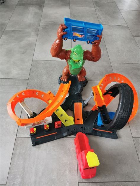 Hot Wheels Gorilla Angriff Bahn Loop Set Gebraucht in Niederlenz für CHF nur Abholung auf