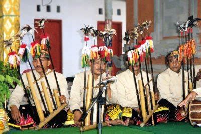 BEAUTIFUL ISLAND: Angklung, Indonesian Traditional Music Instruments